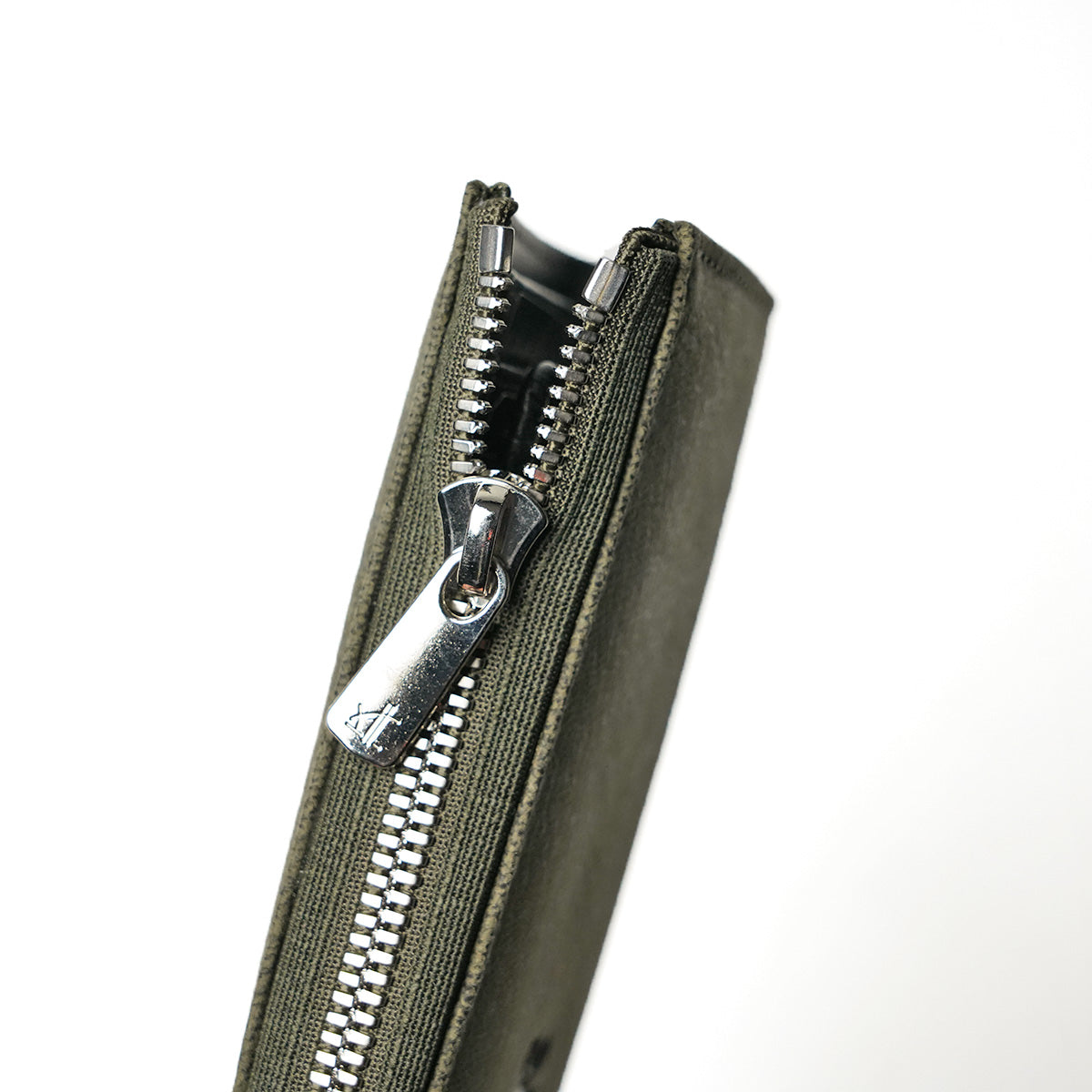 Waxed Elk Leather L-shaped Zipper Half Wallet FZKM852
