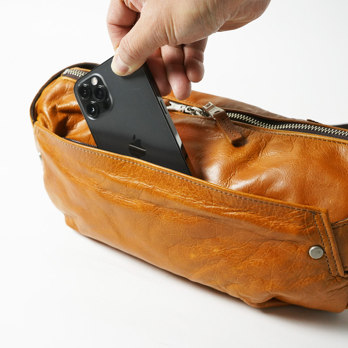 Full-Chrome Body Shoulder Bag KOT850