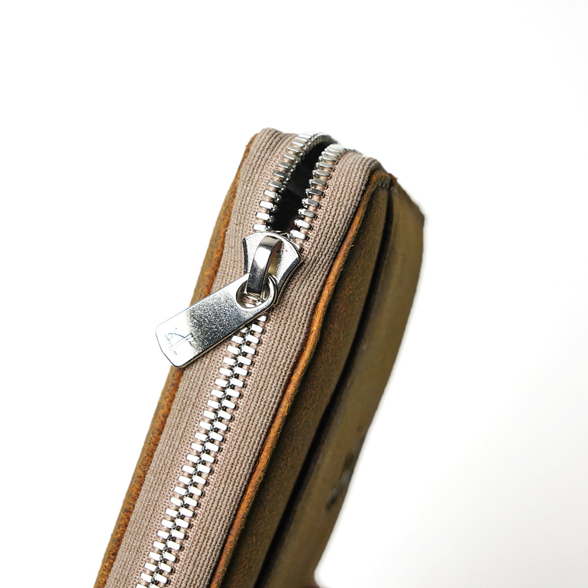WAXED ELK Leather ラウンドファスナー ハーフ財布 FZKM851