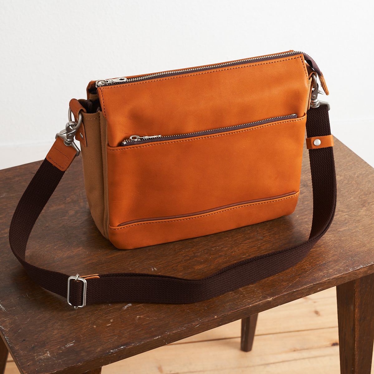 Glove Leather Shoulder Bag YNM200