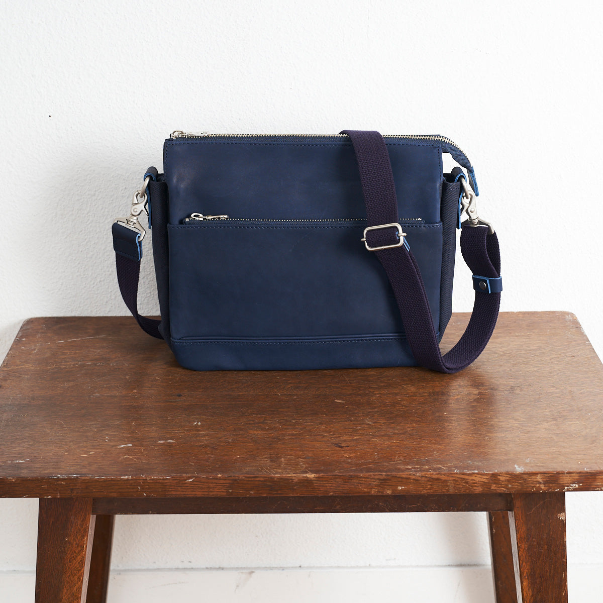 Glove Leather Shoulder Bag YNM200