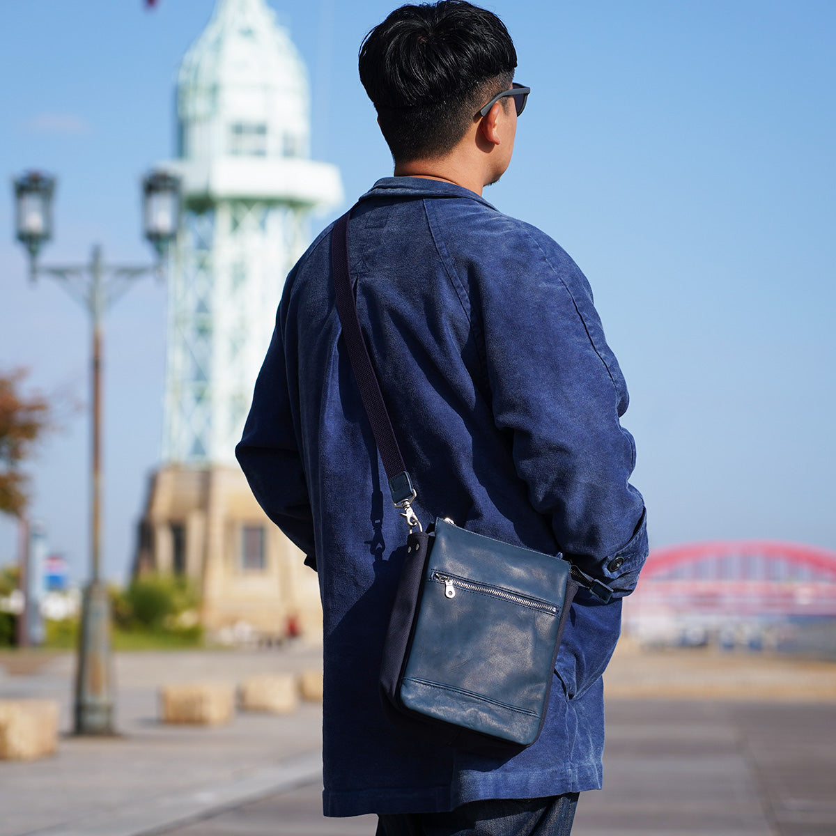 Glove Leather Vertical Shoulder Bag YNM232