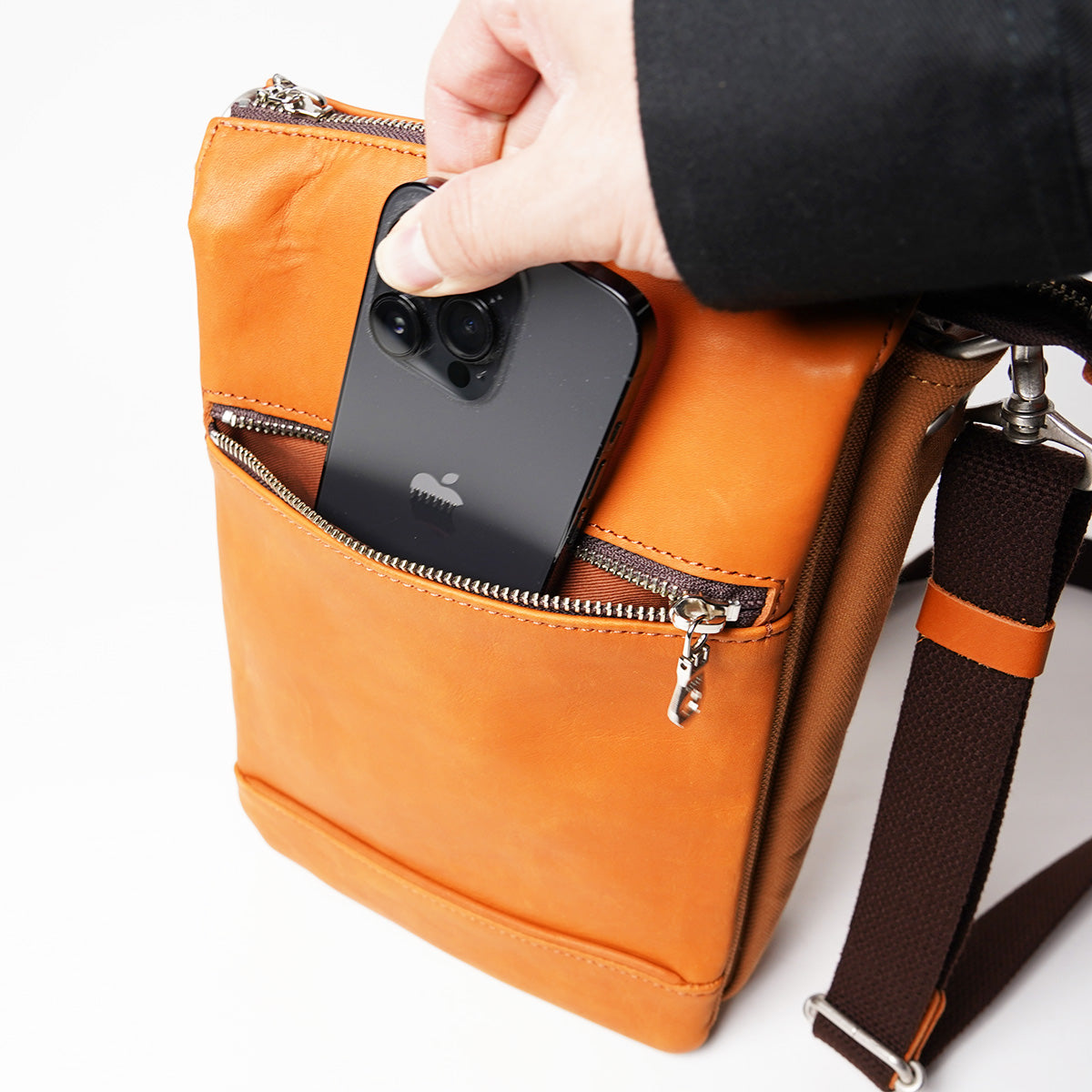 Glove Leather Vertical Shoulder Bag YNM232